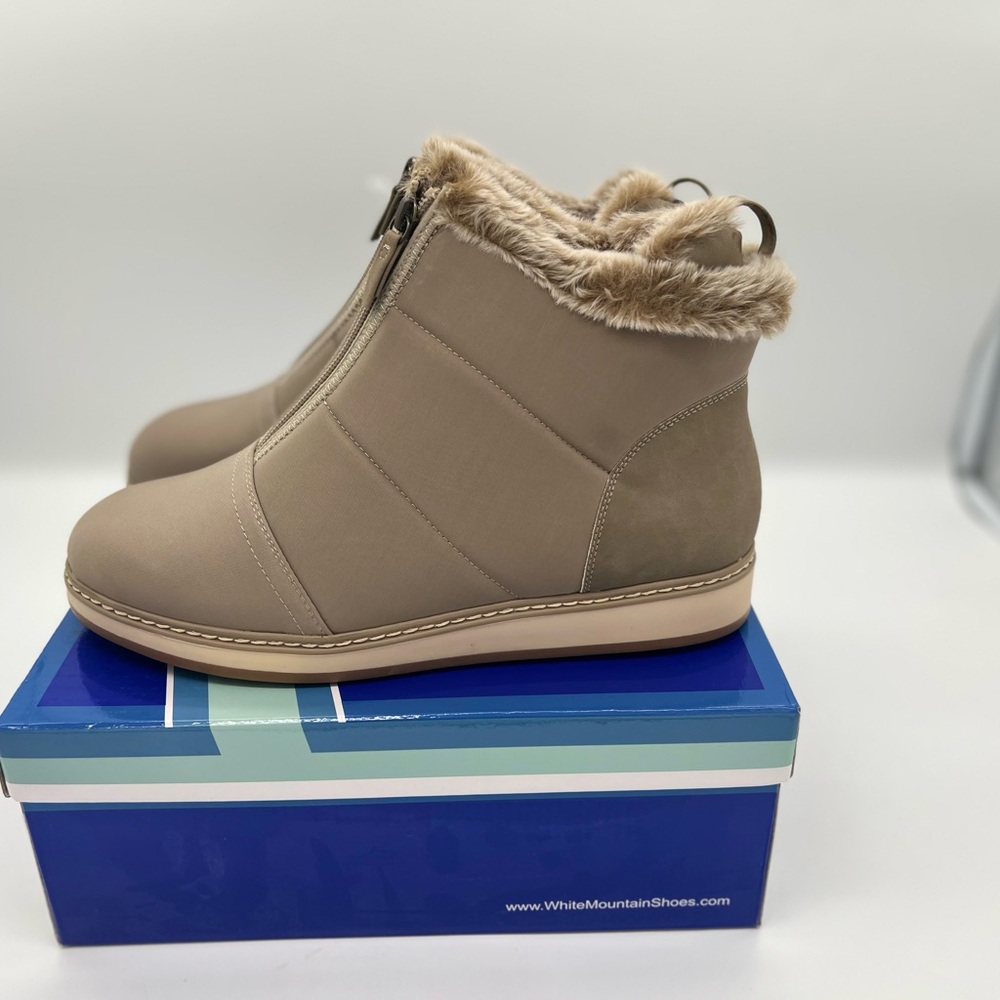 WHITE MOUNTAIN Women's Shoes Tamarin Puffer Ankle Bootie, Sand Sz 11 Wide